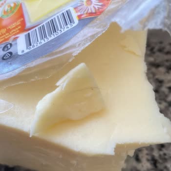 Tarım Kredi Kooperatif Market Taze Kaşar Peynirden Çıkan Kıl