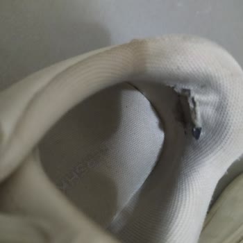 Bershka Ayakkabının Yanları Açılıyor Kalitesiz