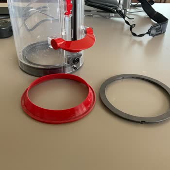 Dyson V15 Kırmızı Lastik Aparat Çıktı