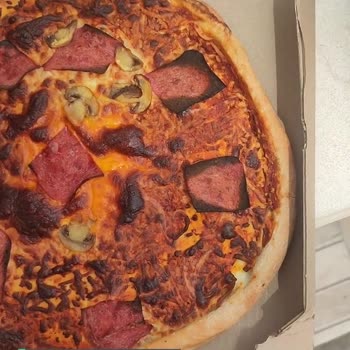 Migros Saat 13.10'da Aldım 3 Pizza. Pizzayı Yakmışlar Ve Kesmemişler!