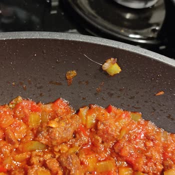 Akfa Yemeklerimizde İstenmeyen Misafir: Plastik Parçaları