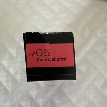 Note Cosmetics Note Ruj Pişmanlığı Ve BB Krem Yarımdan Az