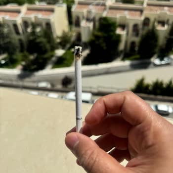 Parliament Aqua Blue Slim Sigaradan Tütün Yerine Odun Çıkıyor