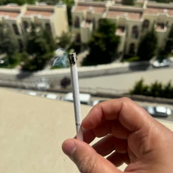 Parliament Aqua Blue Slim Sigaradan Tütün Yerine Odun Çıkıyor