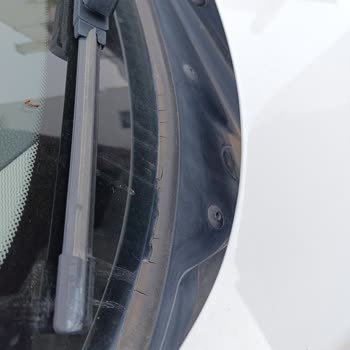 BMW 1.18i Aracımın 8 Yılda Cam Lastiği Çürümesi