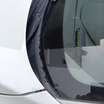 BMW 1.18i Aracımın 8 Yılda Cam Lastiği Çürümesi