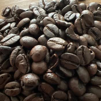 Moliendo Finest Coffee Yanmış Çekirdekleri Paketleyip Yollandı! Taze Kavrulmuş Çekirdekler