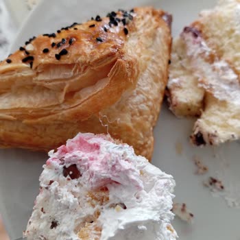 Tatbak Gıda Pasta İçinde Kıl Çıktı