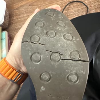 Sorumluluk Üstlenmeyen Massimo Dutti Akmerkez Şubesi