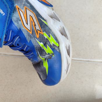 Skechers Ayakkabı Kısa Sürede Yırtıldı.