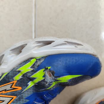 Skechers Ayakkabı Kısa Sürede Yırtıldı.