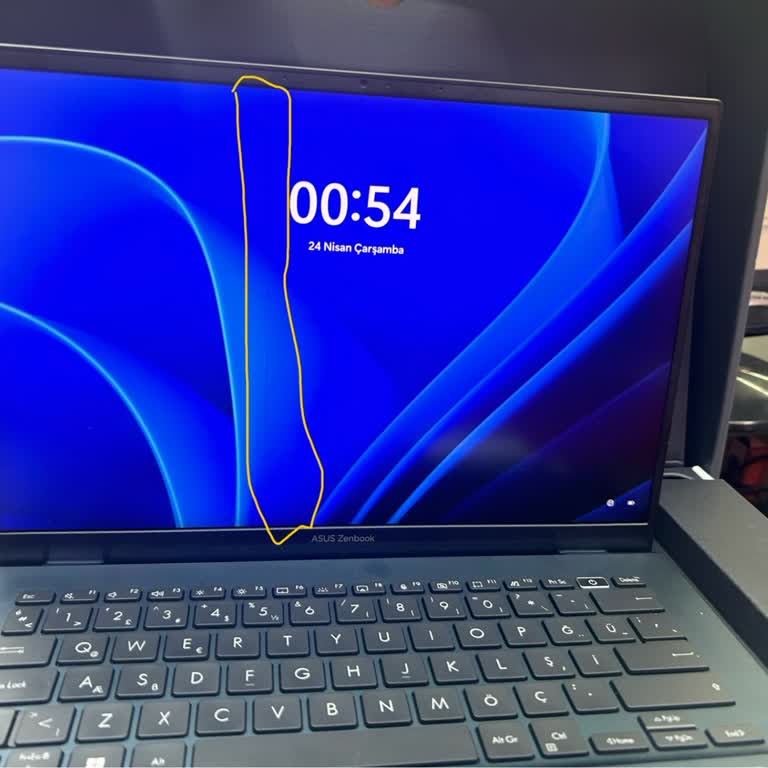 Asus Bilgisayar Media Markt'dan Alınan Ve Asus Dizüstü Bilgisayarda Pixel Hatası