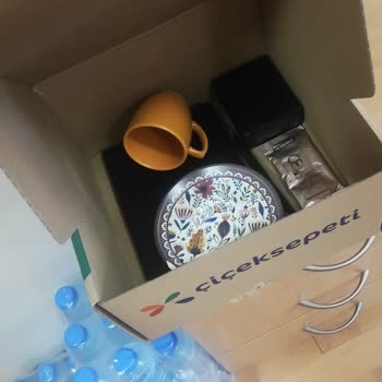 ÇiçekSepeti Kırık Ürün Ve Özensiz Hediye Kutusu