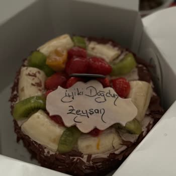 Liva Pastanesi (livashop.com) Doğum Günü Pastasında Beklenmedik Sürpriz