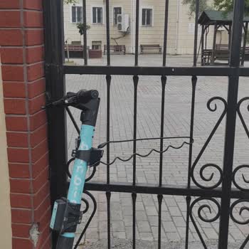 Camii Kapısına Bağlı Bin Bin