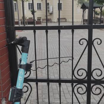 Camii Kapısına Bağlı Bin Bin