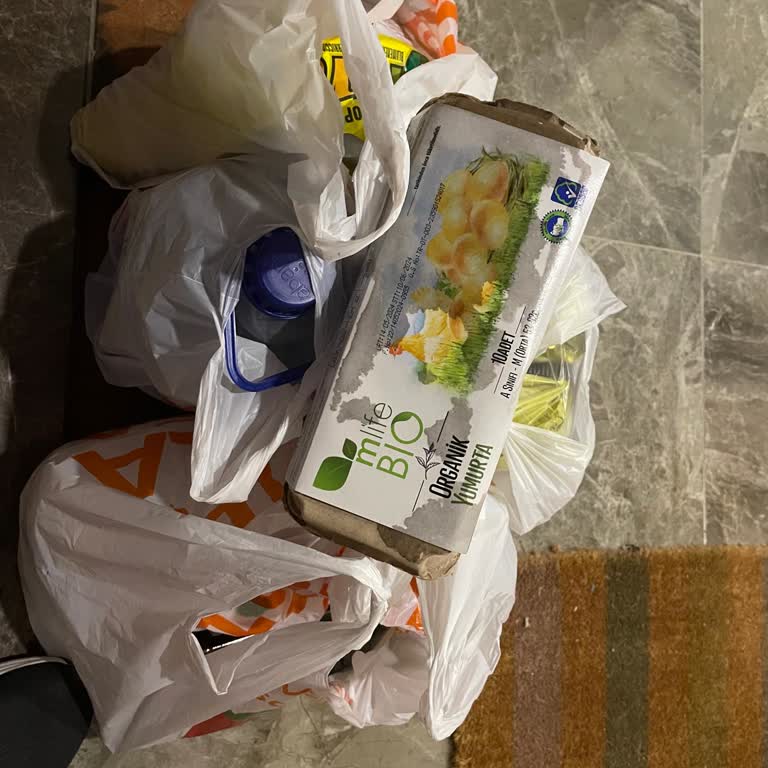Migros Kirik Yumurta Erimiş Dondurma Getirdiler