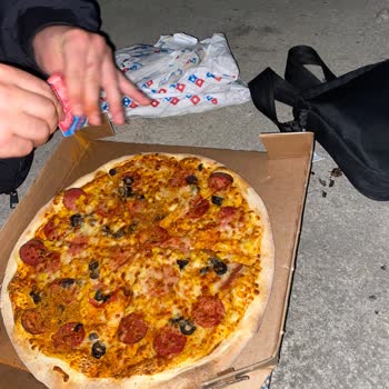 Domino's Pizza Geç Gelen Kurye Ve Eksik Teslimat