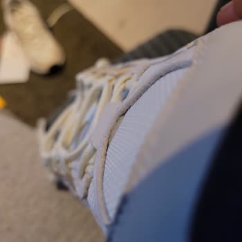 Adidas Sur Yapı Mağazası Defolu Ürün Satıyor