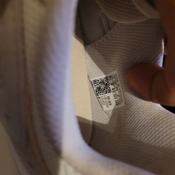 Adidas Sur Yapı Mağazası Defolu Ürün Satıyor