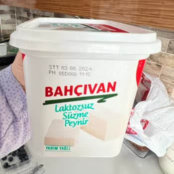 Bahçıvan Laktozsuz Peynir Üzerinde Siyahlık