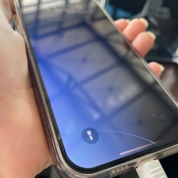 Gürgençler Ekran Koruyucu Kalitesizliği Fiyatı Daha Fazla Olduğu Halde