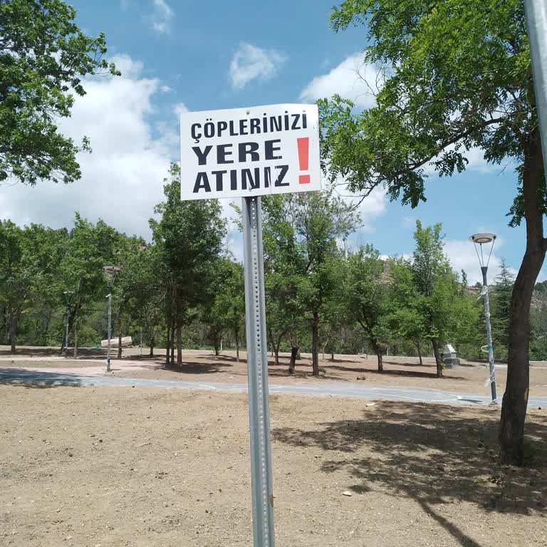 Tosya Belediyesi Tosya'da Üç Oluklar Milli Parkında Çöplerinizi Yere Atınız Yazısı...