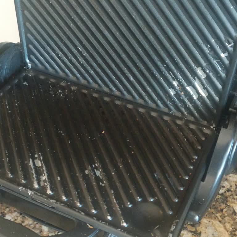 Avox Tost Makinesi Izgarası Kendi Kendine Soyuluyor