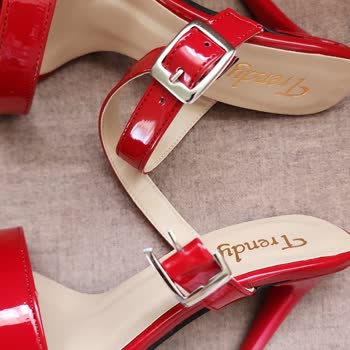 Trendyes Ayakkabıcılık Kusurlu Ürün GÖNDERDİ, Ücreti İade Etmiyor...