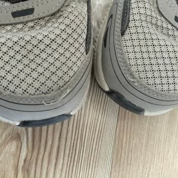 Skechers Yırtık Ve Sökülmüş Ayakkabı