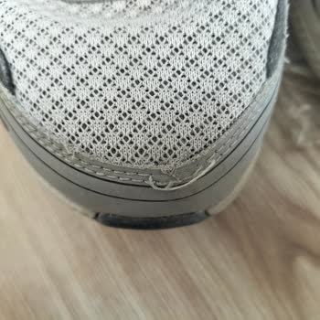 Skechers Yırtık Ve Sökülmüş Ayakkabı