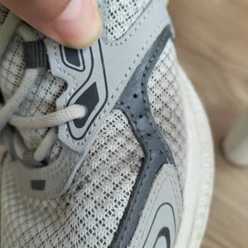 Skechers Yırtık Ve Sökülmüş Ayakkabı