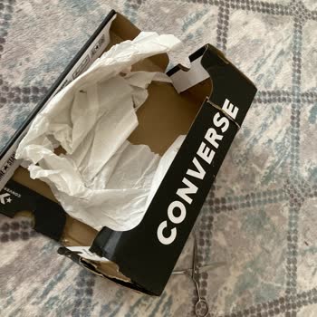 Kötü Paketleme Ve Leke Problemiyle Gelen Converse Ayakkabı