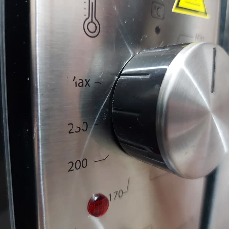 Kumtel Piliç Çevirmeli 70 Litre Midi Fırın Lx-9645 Ayıplı Mal