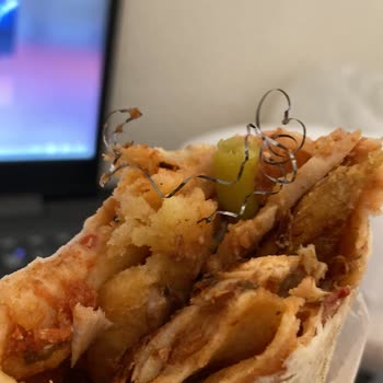 Öncü Döner Dürümün İçinden Demir Çıktı!