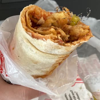 Öncü Döner Dürümün İçinden Demir Çıktı!