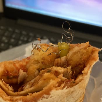 Öncü Döner Dürümün İçinden Demir Çıktı!