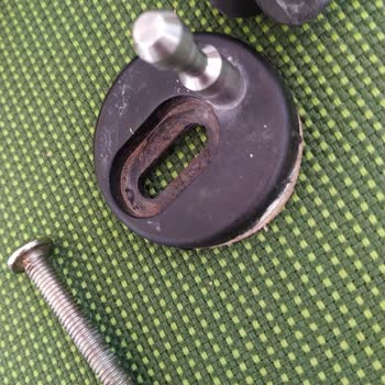 Ege Vitrifiye Klozet Kapağı Menteşe