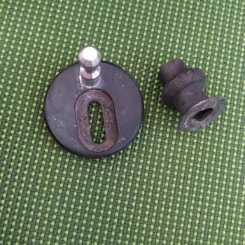 Ege Vitrifiye Klozet Kapağı Menteşe