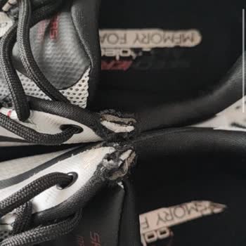 Skechers Ayakkabısı Giymenin Verdiği Suçluluk