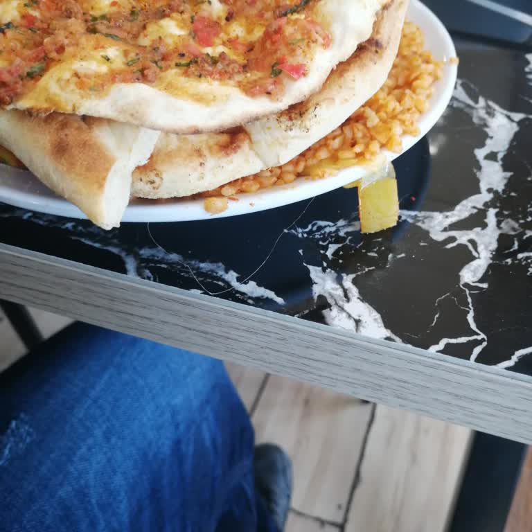 Mangalcım Et Kirazlı Metro'da Kıllar Ve Saçlar