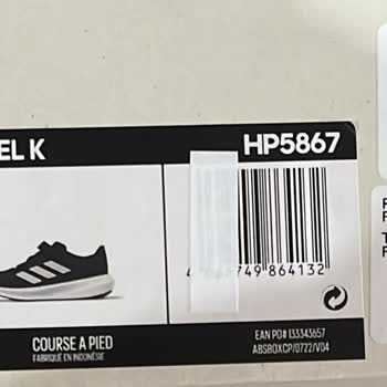 Üretim Hatalı Çıkan Adidas Marka Ayakkabı