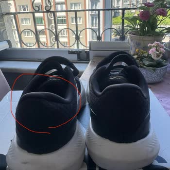 Üretim Hatalı Çıkan Adidas Marka Ayakkabı