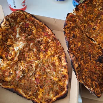 Usta Pideci Yanık Kötü Lahmacunları Paket Etmiş
