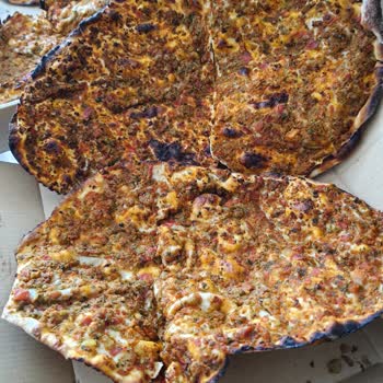 Usta Pideci Yanık Kötü Lahmacunları Paket Etmiş