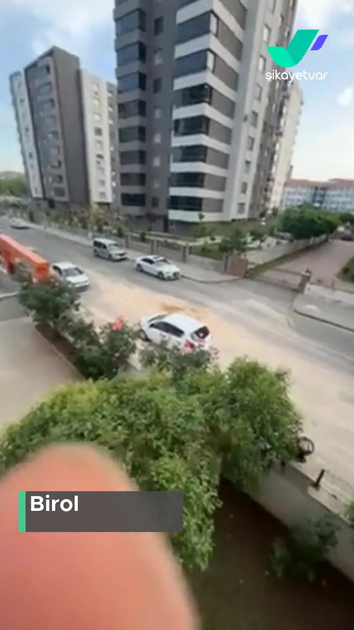 Şehitkamil Belediyesi Yoldaki Çöküntü Ve Trafik Zorluğu videonun kapak resmi