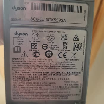 Dyson V12 Mobilya Altı Başlığı Kırıldı