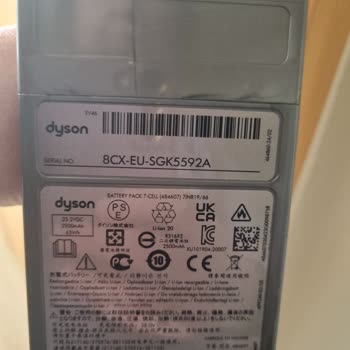 Dyson V12 Mobilya Altı Başlığı Kırıldı