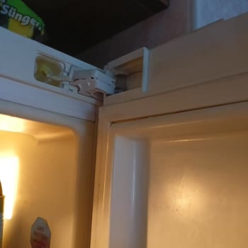 Bosch Marka Buzdolabı Menteşe Sorunu Ve Sorun Çözülememesi