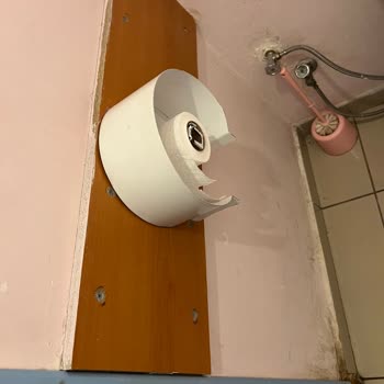 Monkey's Club Jr. Antares Monkey Club Jr. Çalışanlarının İlgisizliği Ve WC Ler